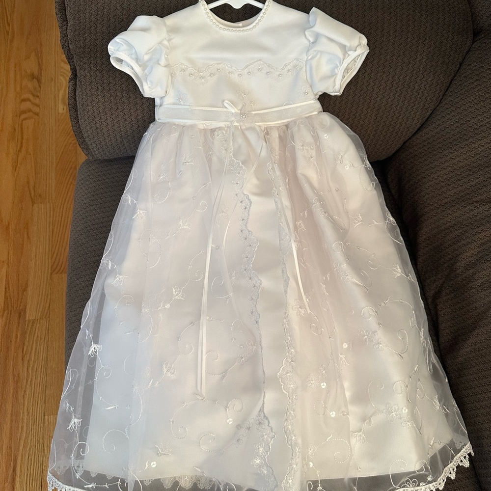 Infant Girls Christening Gown with Lace Overlay Sz 9-12M EUC